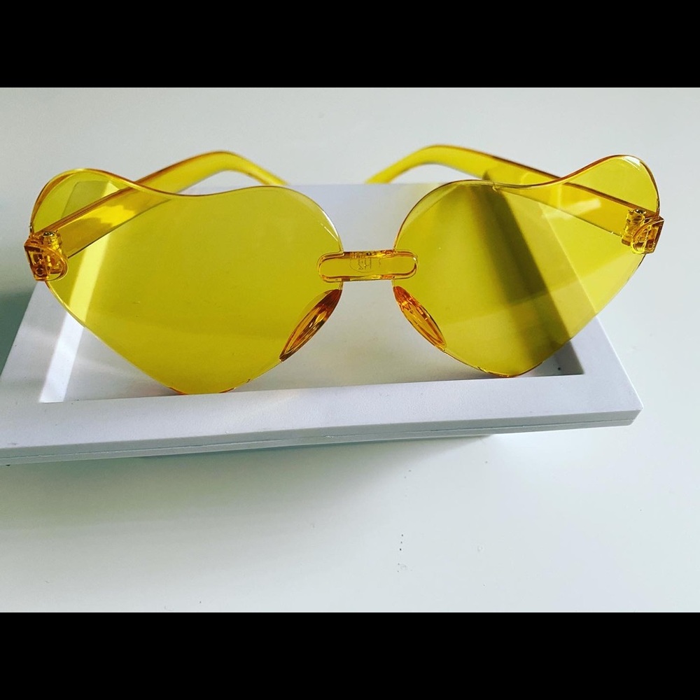 New yellow 💛 shaped shades